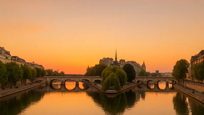 Seine river at sunset with Pont Neuf and Île de la Cité.